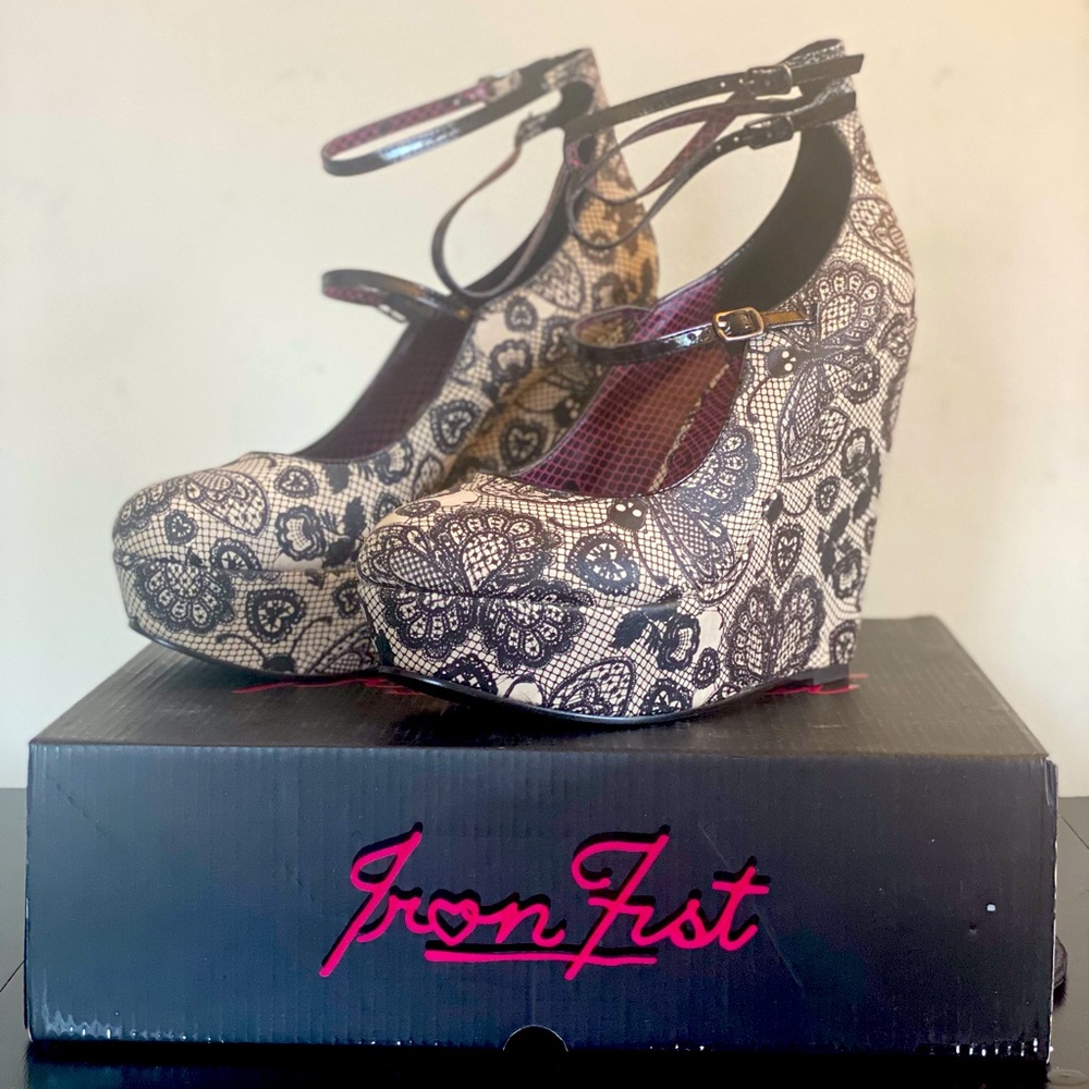 Iron Fist Lovelace Plat Wedge - Nude